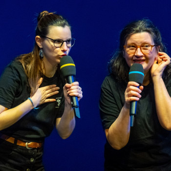 Theaterpädagoginnen Theresa Weidhas und Steffi Liedtke