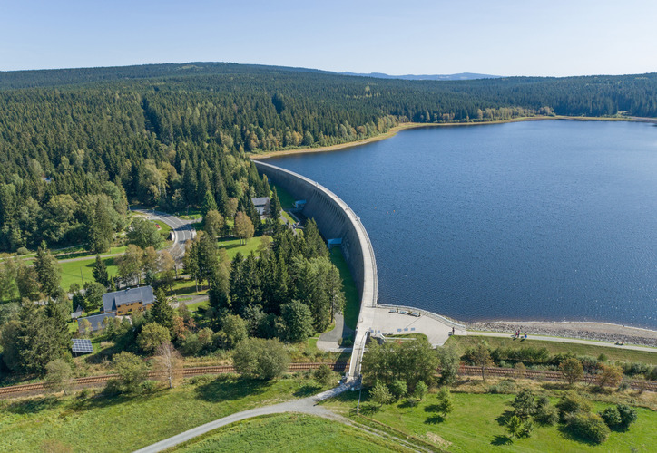 Luftbildpanorama der Talsperre Muldenberg