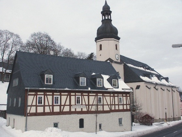 Ortszentrum Schönheide mit Museum und Kirche