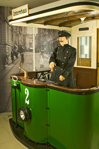 Dauerausstellung Stadtmuseum Gera - Ausstellungsinszenierung mit Straß