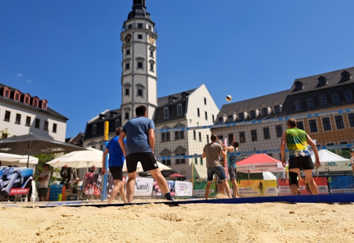Beachvolleyballfeld auf dem Marktplatz