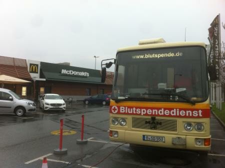MC Donalds Plauen - Blutspendedienst Bus