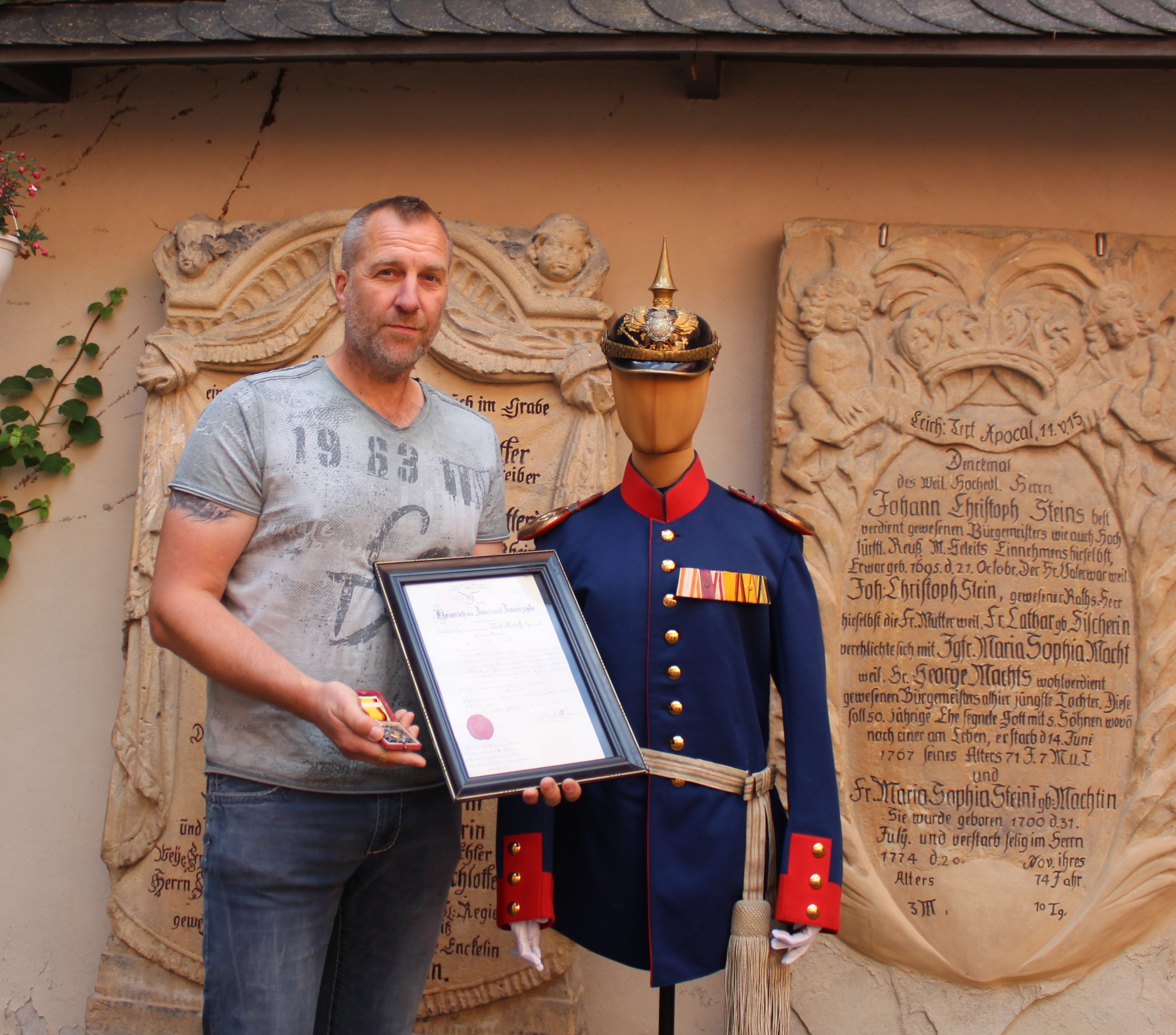 Lars Gossmann mit reußischer Uniform
